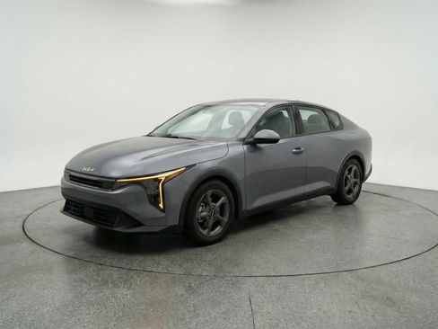 Used 2025 Kia K4 LXS FWD image 3
