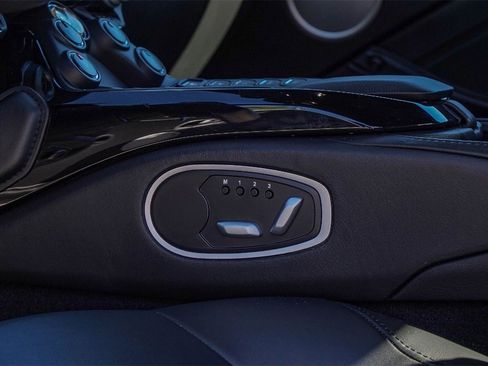 Used 2020 Aston Martin V8 Vantage Coupe image 37