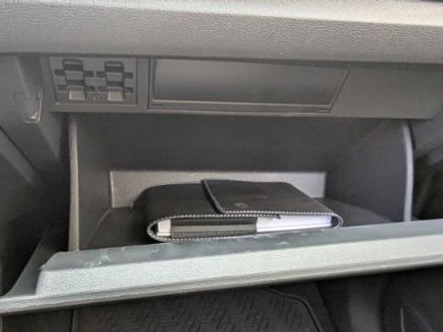 Used 2023 Volkswagen Atlas SE w/ Panoramic Sunroof Package image 40