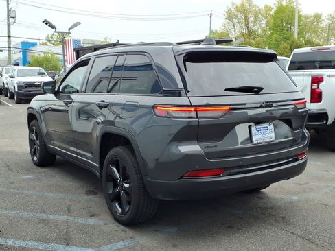 Used 2025 Jeep Grand Cherokee Altitude AWD/4WD image 4