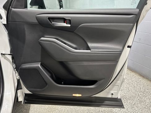 Certified 2026 Toyota Highlander XLE AWD/4WD image 17