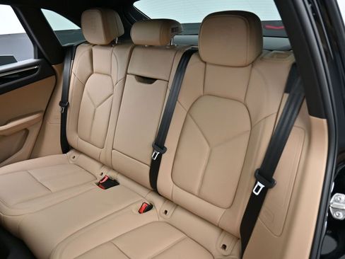 New 2026 Porsche Macan image 24
