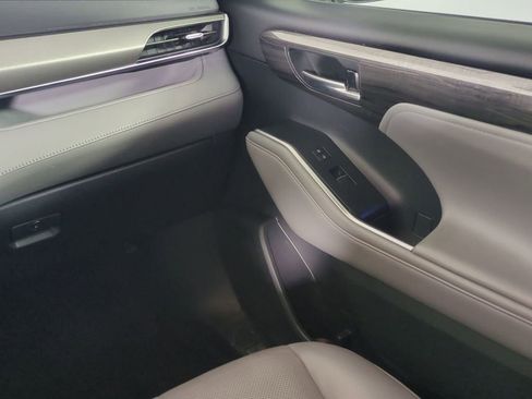 Used 2021 Toyota Highlander Limited image 20