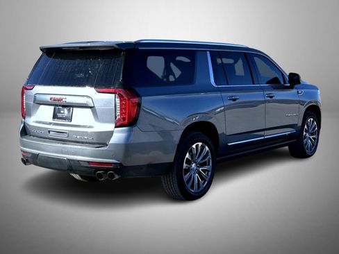 Used 2022 GMC Yukon XL Denali w/ Denali Premium Package image 5