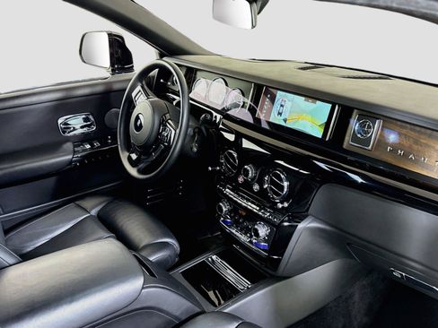 Used 2019 Rolls-Royce Phantom Sedan RWD image 40