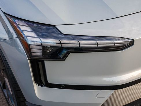 New 2026 Volvo EX30 Plus w/ Protection Package image 14