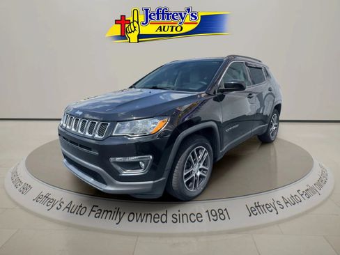 Used 2019 Jeep Compass Latitude w/ Popular Equipment Group FWD image 1
