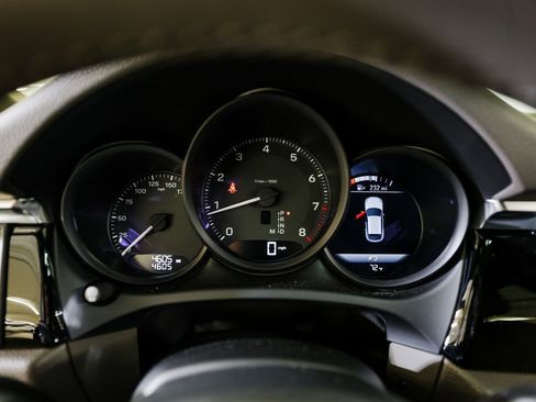 Certified 2025 Porsche Macan image 15