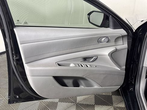 Used 2022 Hyundai Elantra SEL w/ Convenience Package FWD image 10