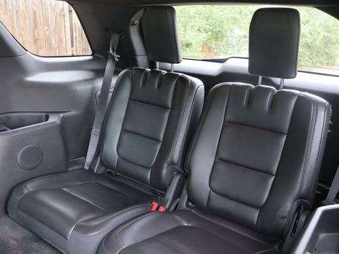 Used 2014 Ford Explorer XLT w/ Equipment Group 202A AWD/4WD image 20