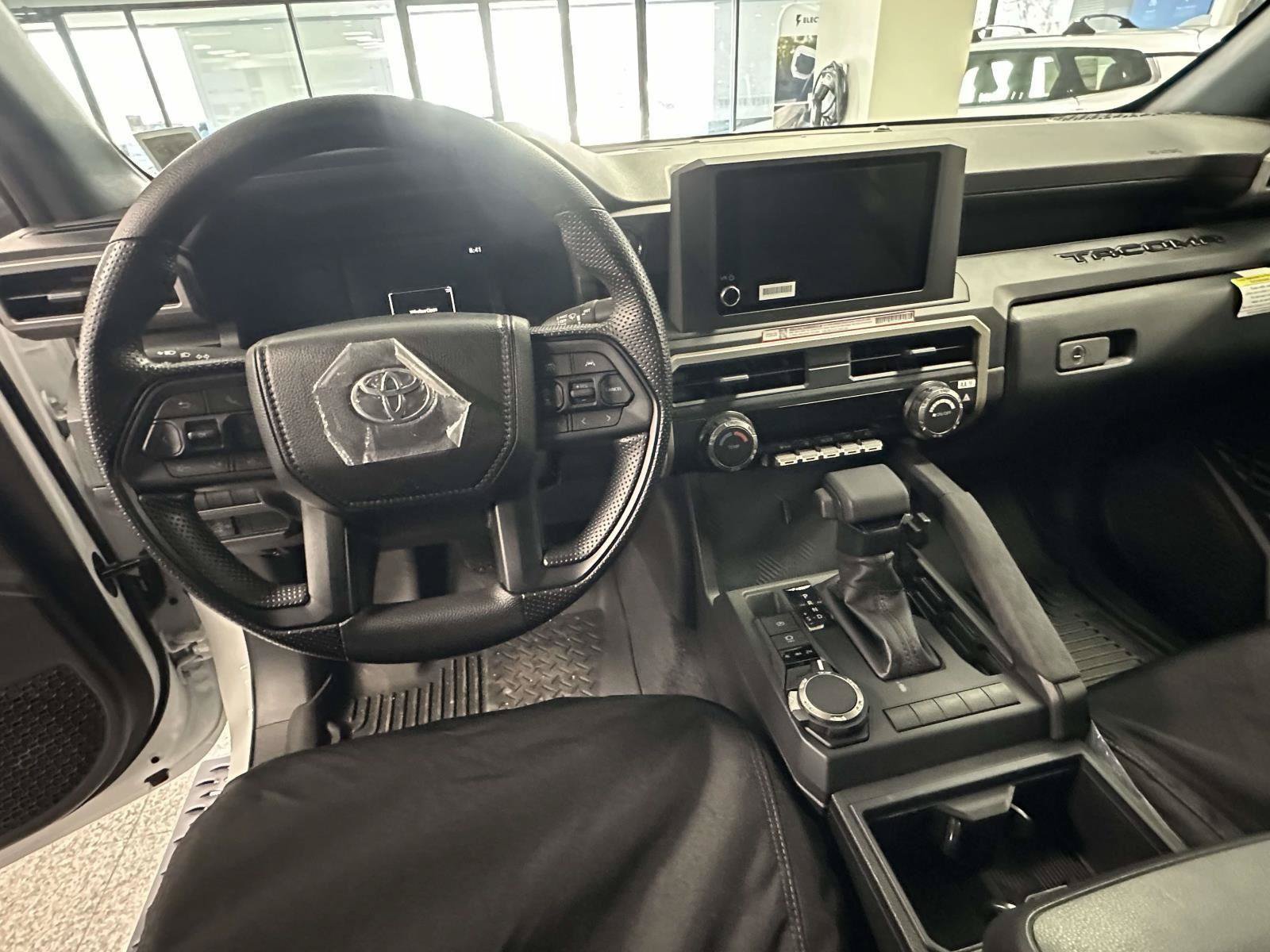 Used 2025 Toyota Tacoma SR AWD/4WD image 13