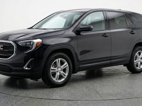 Used 2024 GMC Terrain SLE image 3