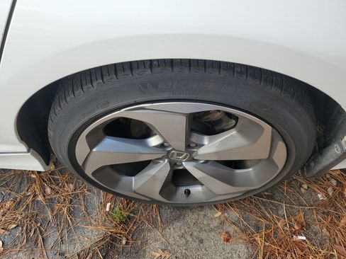 Used 2019 Honda Accord Touring image 5