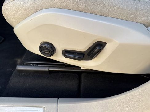 Used 2023 Volvo XC60 B5 Plus image 9