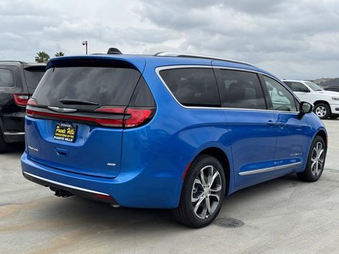 New 2026 Chrysler Pacifica Pinnacle w/ Trailer Tow Group AWD/4WD image 6