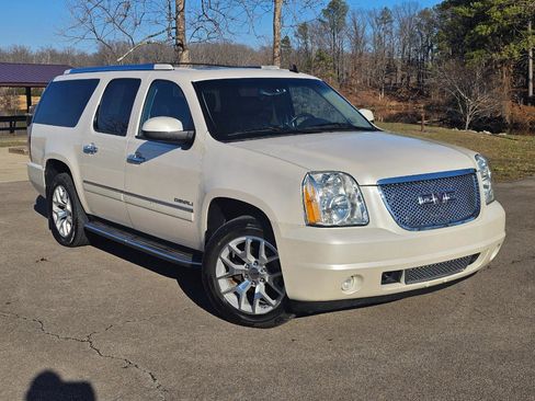 Used 2014 GMC Yukon XL Denali image 2
