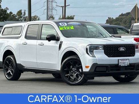 Certified 2025 Ford Maverick Lariat w/ Black Appearance Package image 2