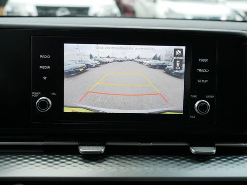 Certified 2022 Kia Carnival LX image 27