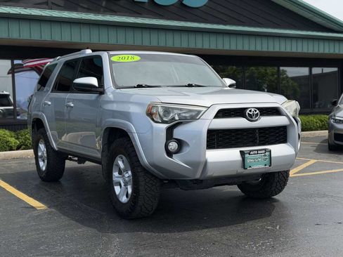 Used 2018 Toyota 4Runner SR5 AWD/4WD image 4