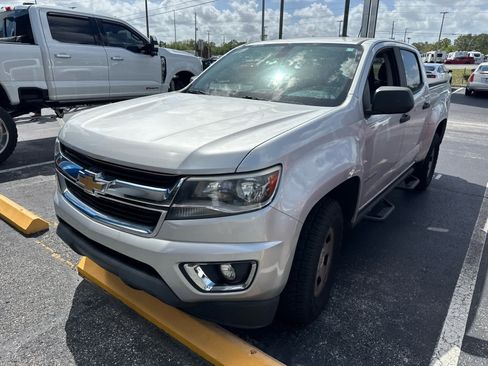 Used 2020 Chevrolet Colorado W/T image 2