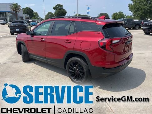 Used 2023 GMC Terrain SLE w/ Elevation Edition FWD image 4