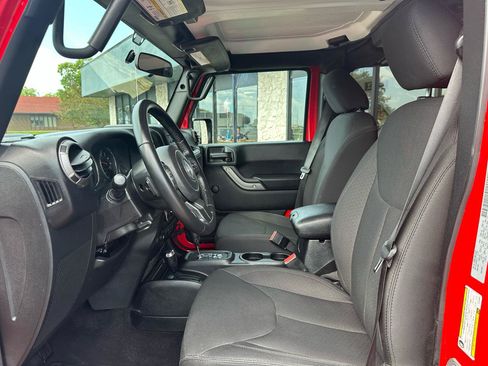 Used 2018 Jeep Wrangler Unlimited Sport AWD/4WD image 2