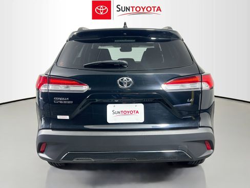 Used 2025 Toyota Corolla Cross LE image 5