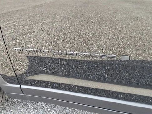 Certified 2025 Jeep Grand Cherokee Limited w/ Black Appearance Package image 31