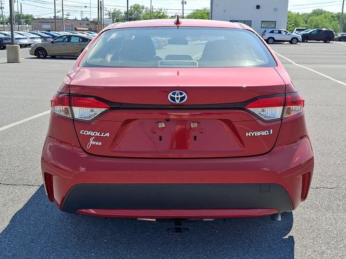Used 2021 Toyota Corolla LE w/ Carpet Mat Package (TMS) FWD image 5