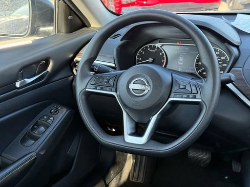 Used 2024 Nissan Altima 2.5 SV FWD image 19