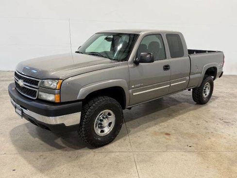 Used 2006 Chevrolet Silverado 2500 LT AWD/4WD image 2
