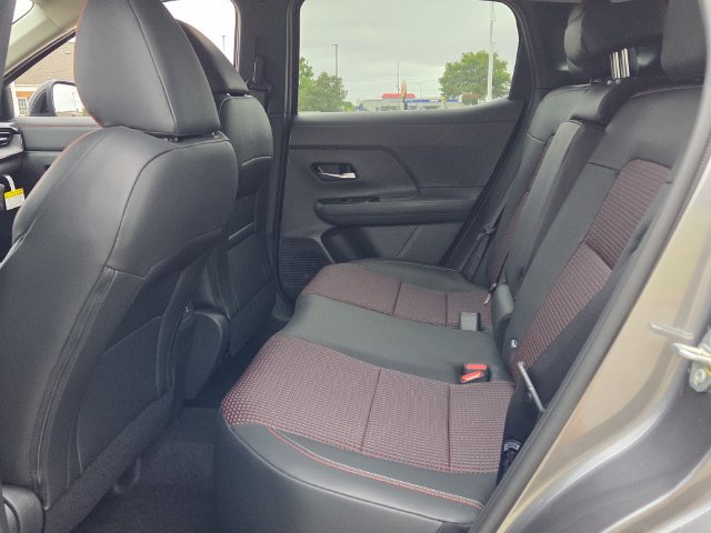New 2027 Nissan Kicks SR w/ Cold Weather Package FWD image 6
