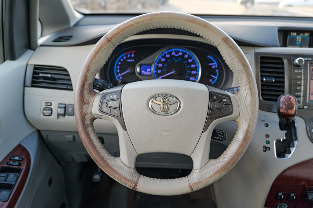 Used 2011 Toyota Sienna XLE w/ Premium Pkg FWD image 38
