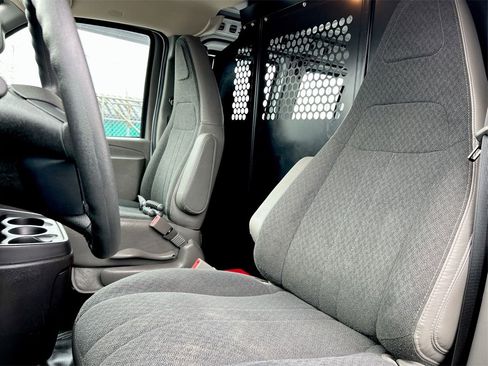 Used 2022 GMC Savana 2500 w/ Driver Convenience Package image 16