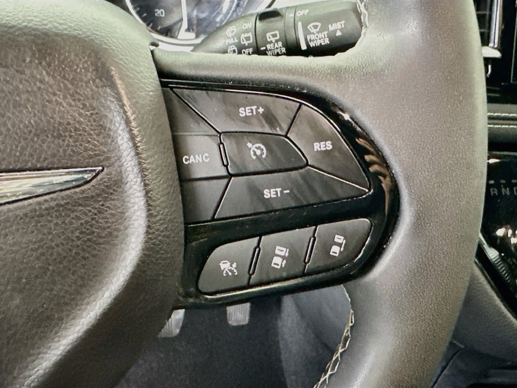 Used 2023 Chrysler Pacifica Touring FWD image 24