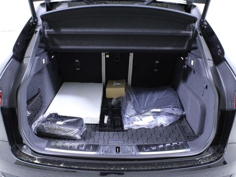 New 2026 Jaguar F-PACE R-Dynamic S image 9