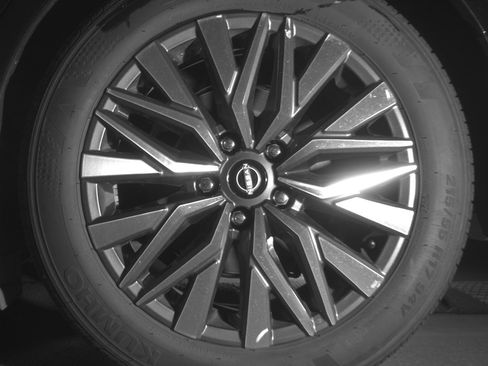 Used 2025 Nissan Altima 2.5 SV FWD image 14