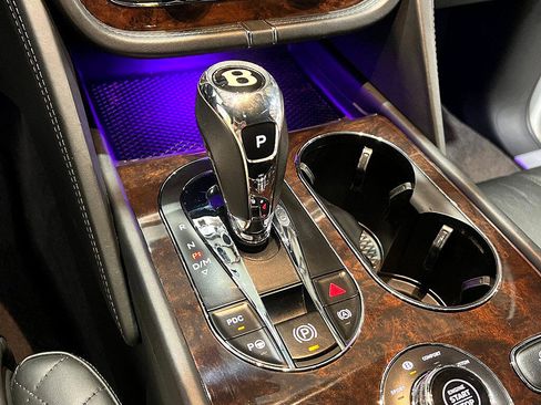 Used 2019 Bentley Bentayga image 48