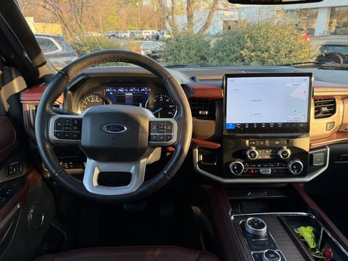 Used 2023 Ford Expedition Limited image 17