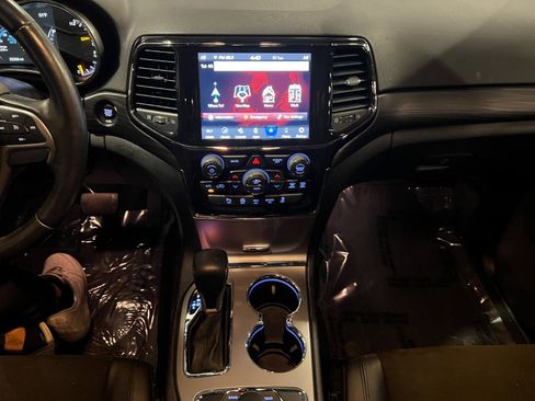 Used 2022 Jeep Grand Cherokee Laredo X image 16