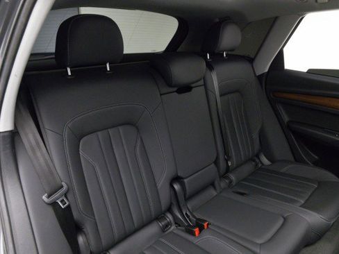 Used 2021 Audi Q5 e Premium w/ Convenience Package image 40