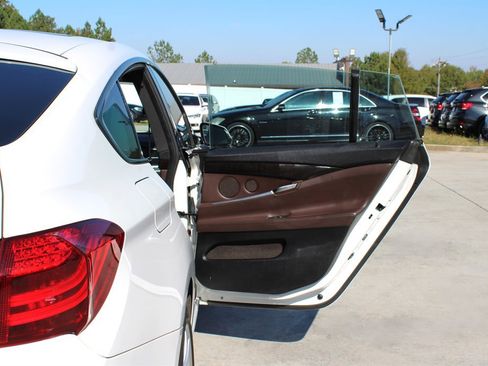 Used 2015 BMW 550i Gran Turismo xDrive image 30