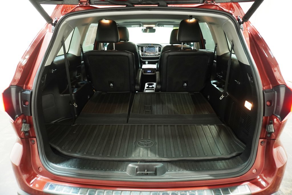 Used 2019 Toyota Highlander SE AWD/4WD image 6