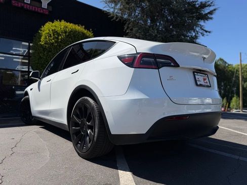 Used 2021 Tesla Model Y Long Range image 20
