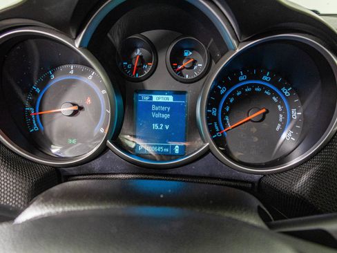 Used 2015 Chevrolet Cruze LT image 14