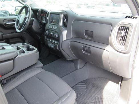 Used 2022 Chevrolet Silverado 1500 Custom Trail Boss AWD/4WD image 12