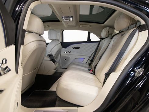 Used 2023 Bentley Flying Spur Azure image 43