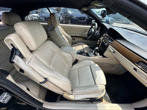 Used 2011 BMW 328i Convertible image 18