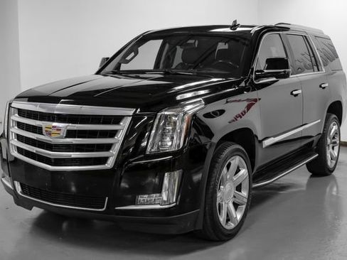 Used 2018 Cadillac Escalade Luxury image 8