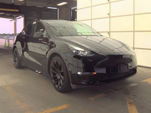 Used 2023 Tesla Model Y Long Range AWD/4WD image 3